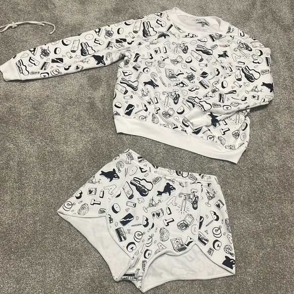 Wildfox matching sweater and shorts - Picture 1 of 5